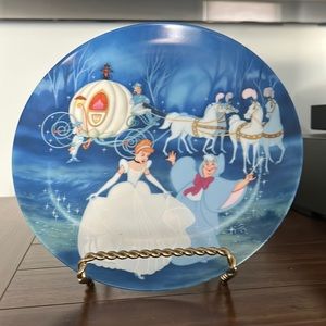 decorative plate in great condition scene of  bibbidi bobbidi boo by Walt Disney